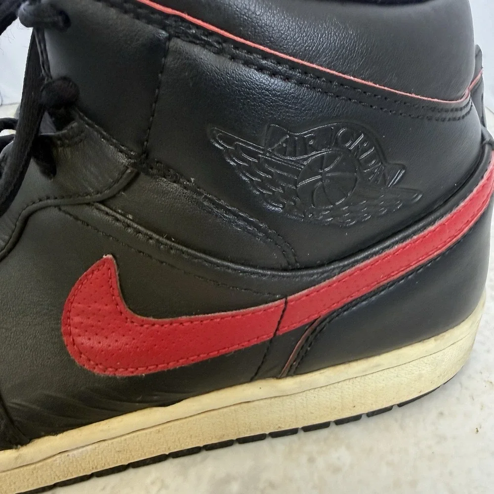 Nike Air Jordan 1 Mid Black Team Red 554724-009 Men's Size 10.5 Retro 2016